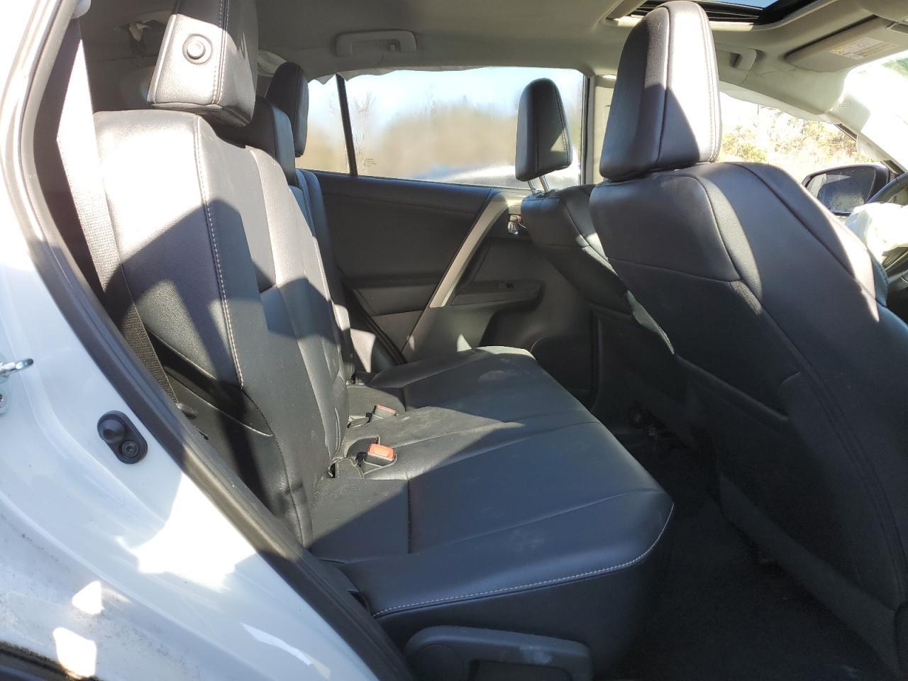 Toyota RAV4 Limited Image 12