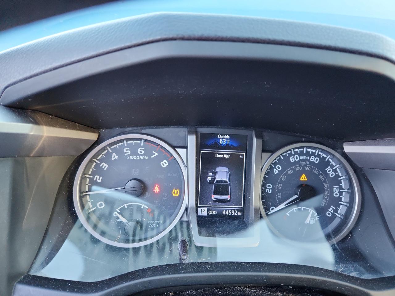 Toyota Tacoma Double Cab Image 3