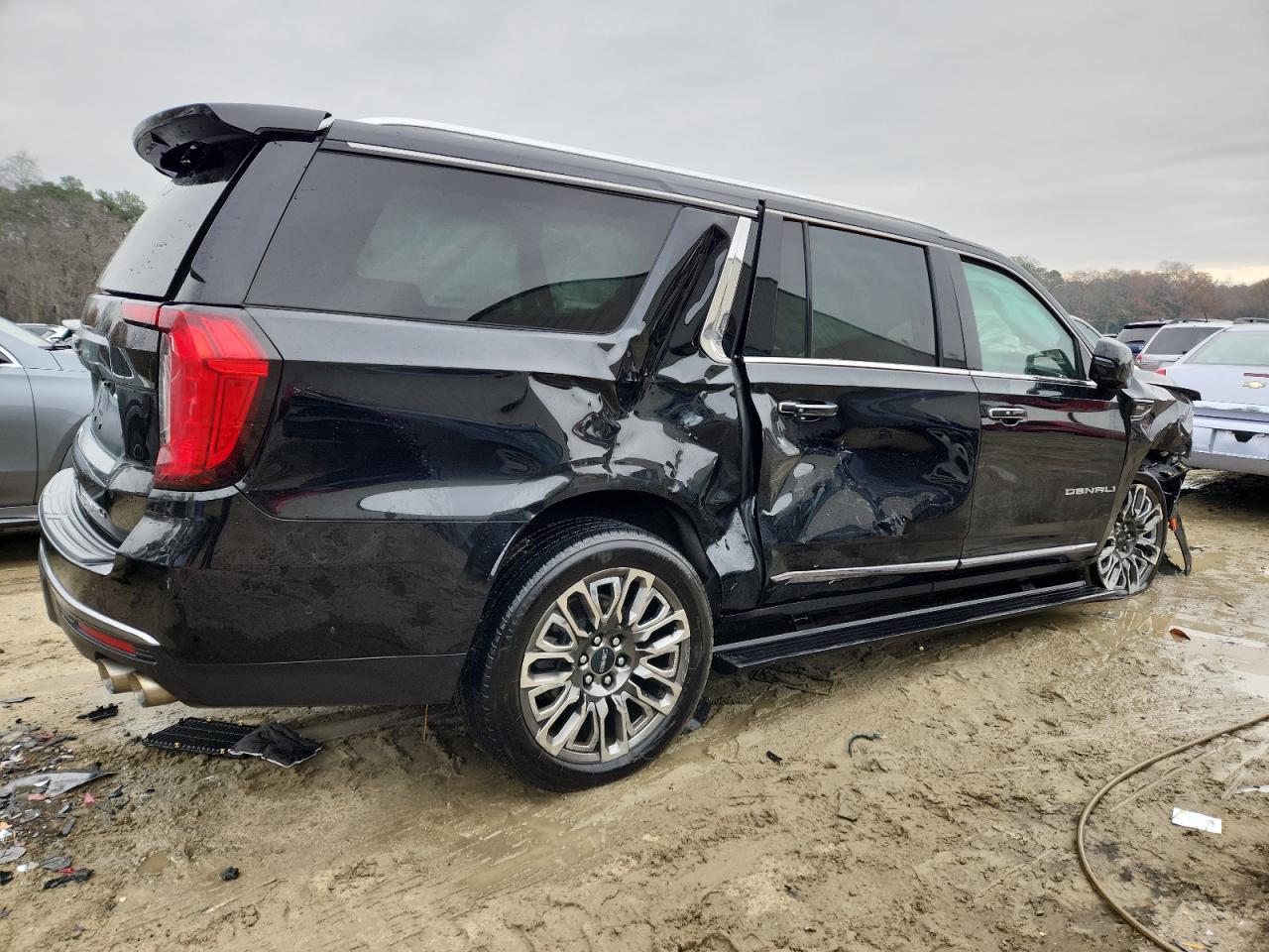 GMC Yukon Denali Ultimate Image 2