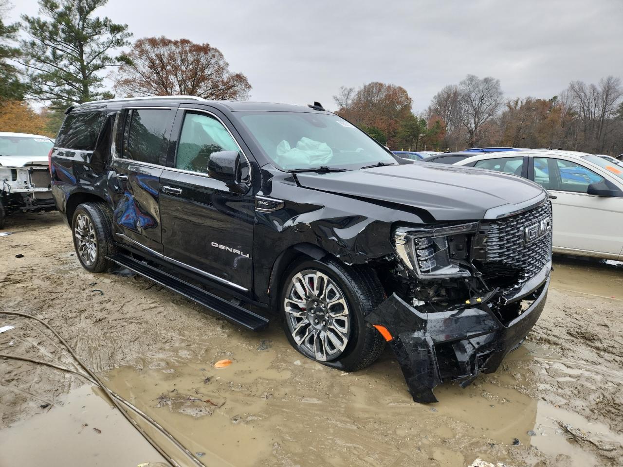 GMC Yukon Denali Ultimate Image 4