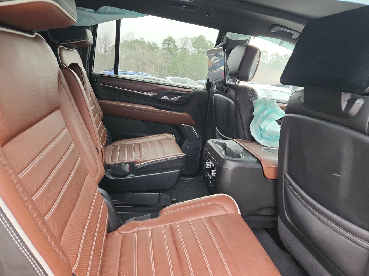 GMC Yukon Denali Ultimate Image 7