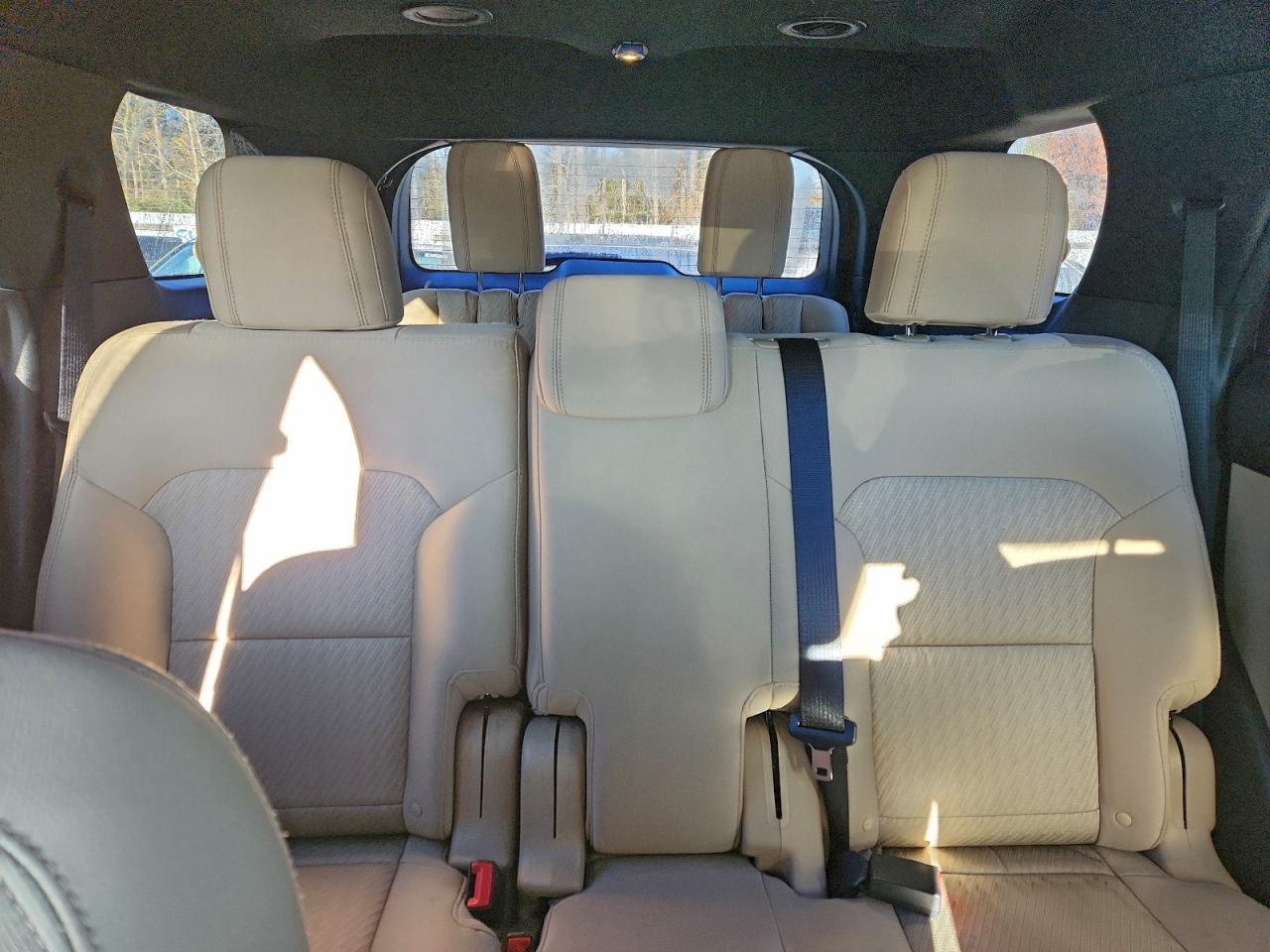 Ford Explorer Image 8