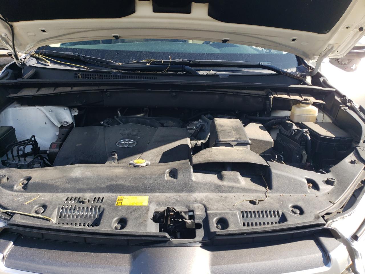 Toyota Highlander Se Image 10