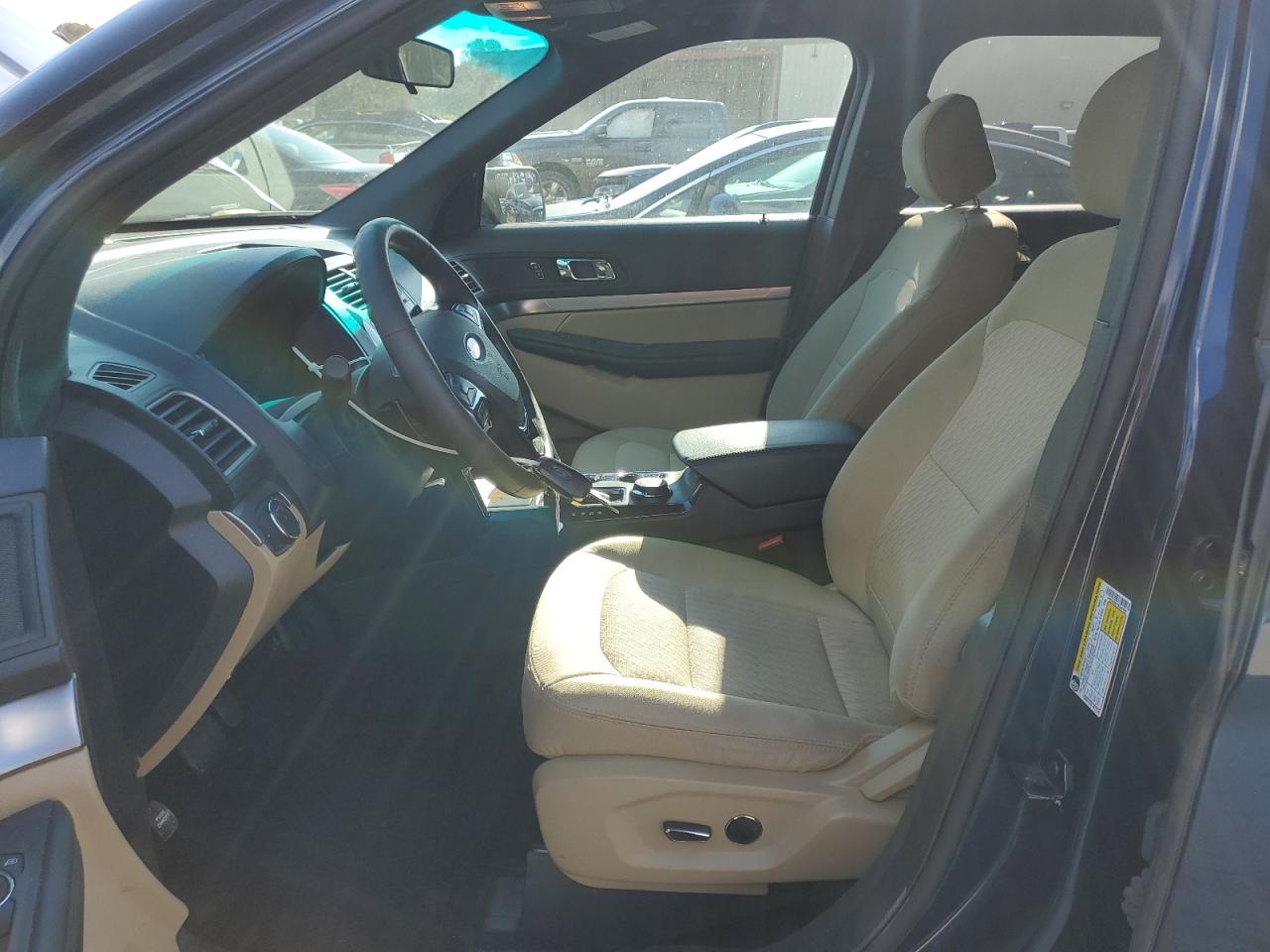 Ford Explorer Image 4