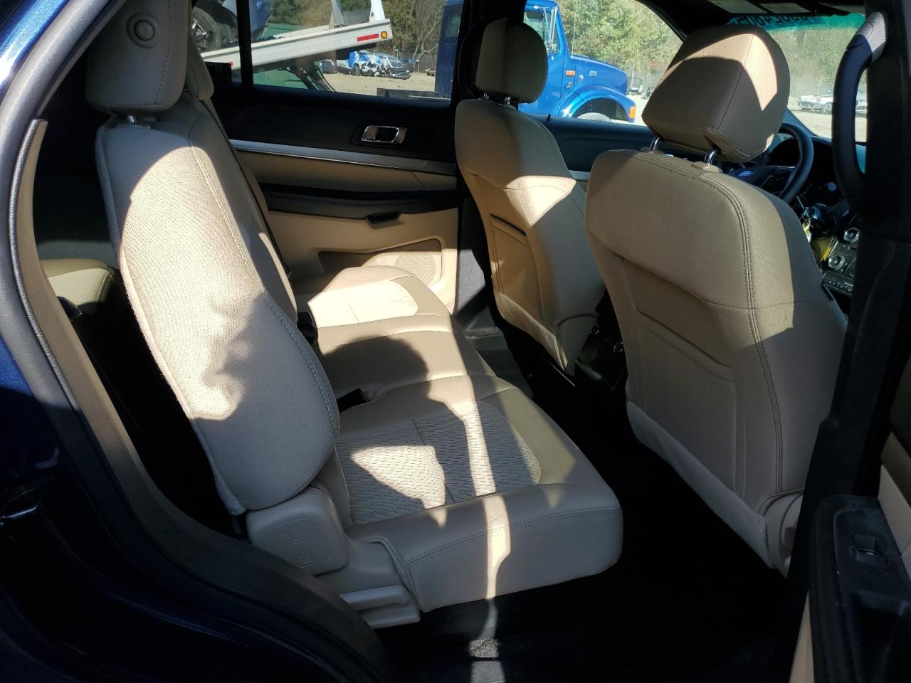 Ford Explorer Image 2