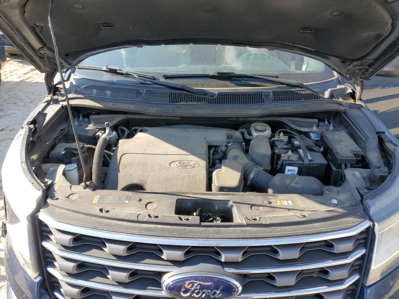 Ford Explorer Image 11