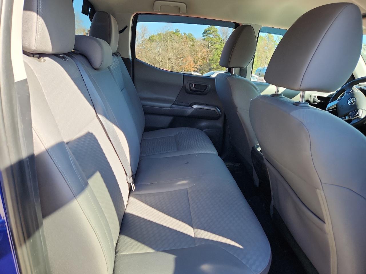 Toyota Tacoma Double Cab Image 10