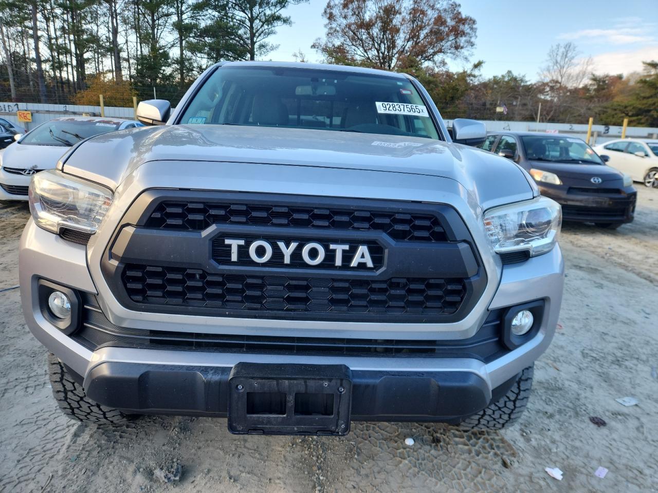 Toyota Tacoma Double Cab Image 4
