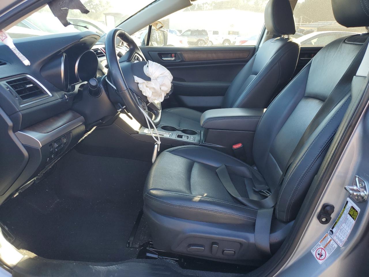 Subaru Outback 2.5i Limited Image 2