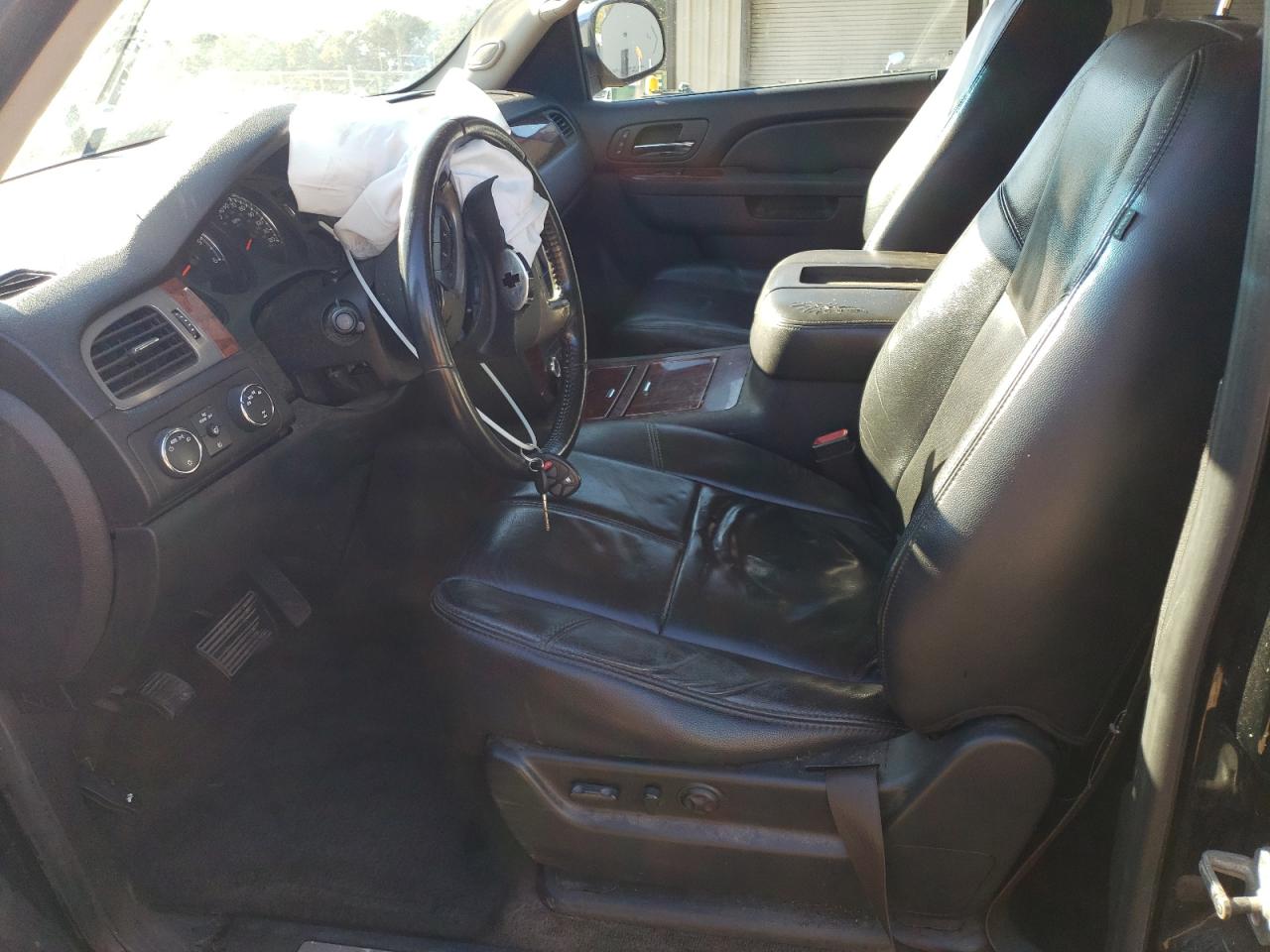 Chevrolet Suburban K1500 Ltz Image 8