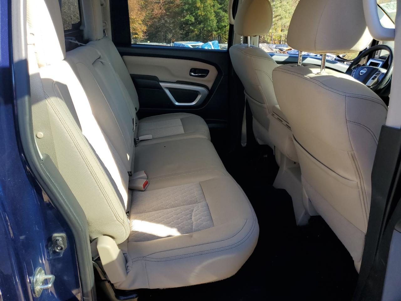 Nissan Titan S Image 10