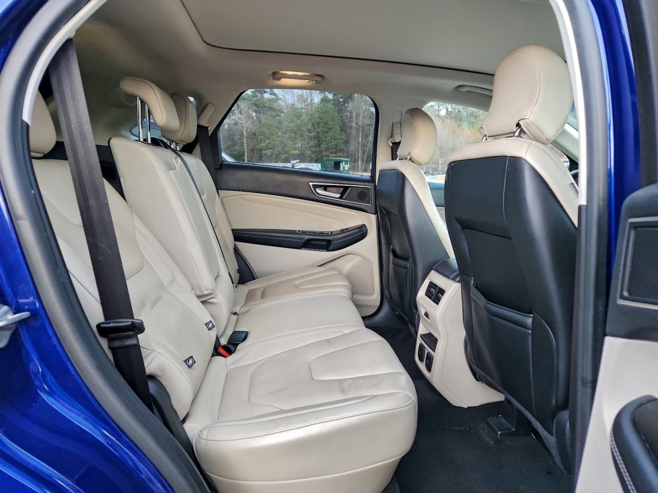 Ford Edge Titanium Image 12