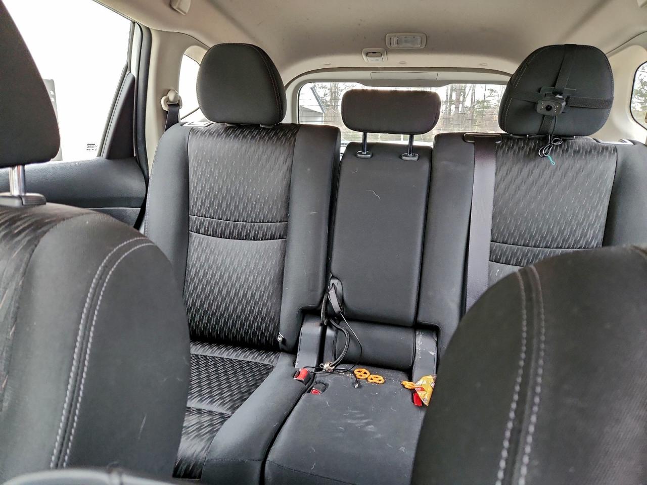 Nissan Rogue S Image 8