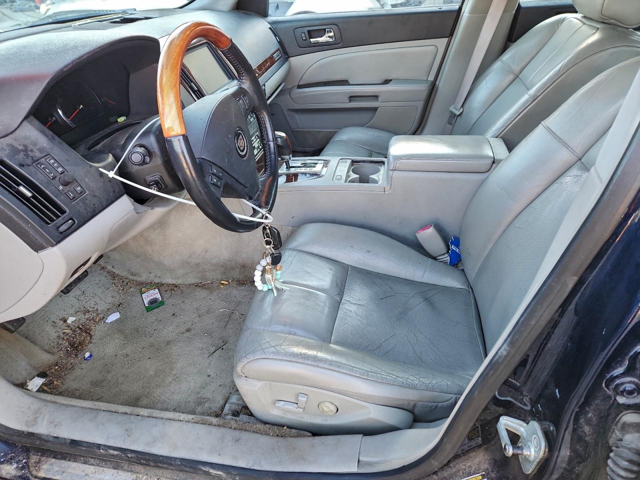 Cadillac STS Image 6