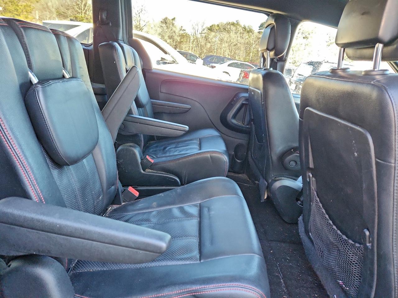 Dodge Caravan R/t Image 10