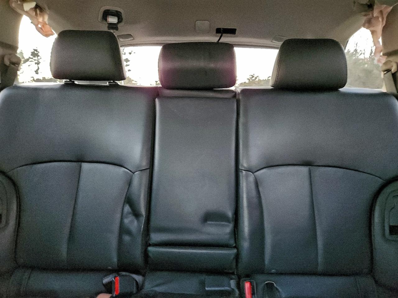 Subaru Outback 2.5i Limited Image 9