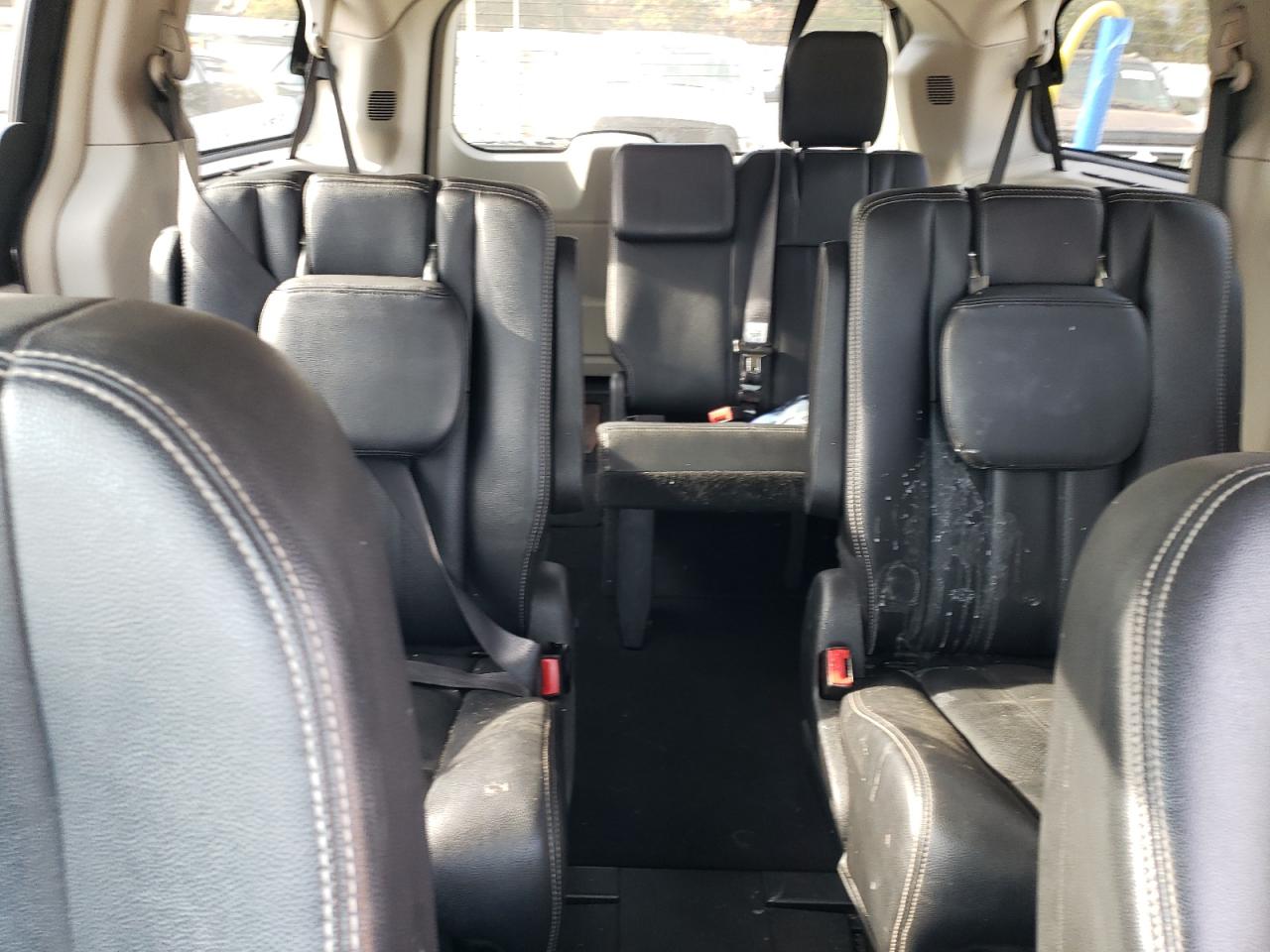 Chrysler Minivan Touring L Image 8