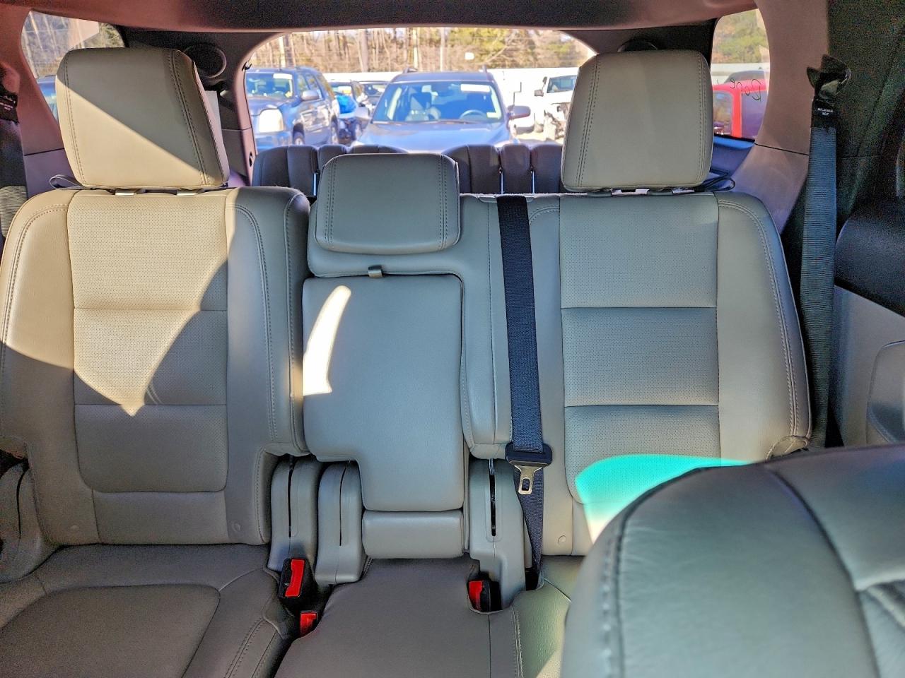 Ford Explorer Limited Image 8