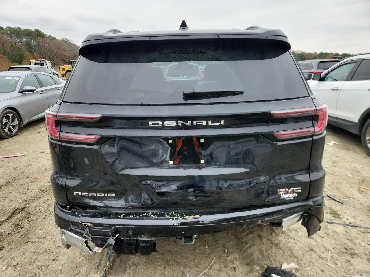 GMC Acadia Denali Image 13