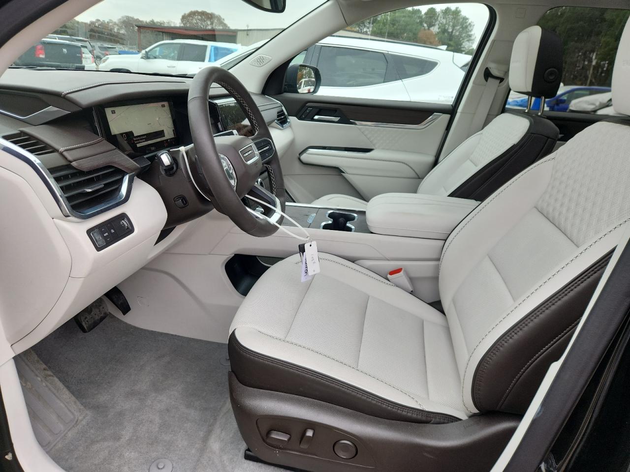 GMC Acadia Denali Image 8