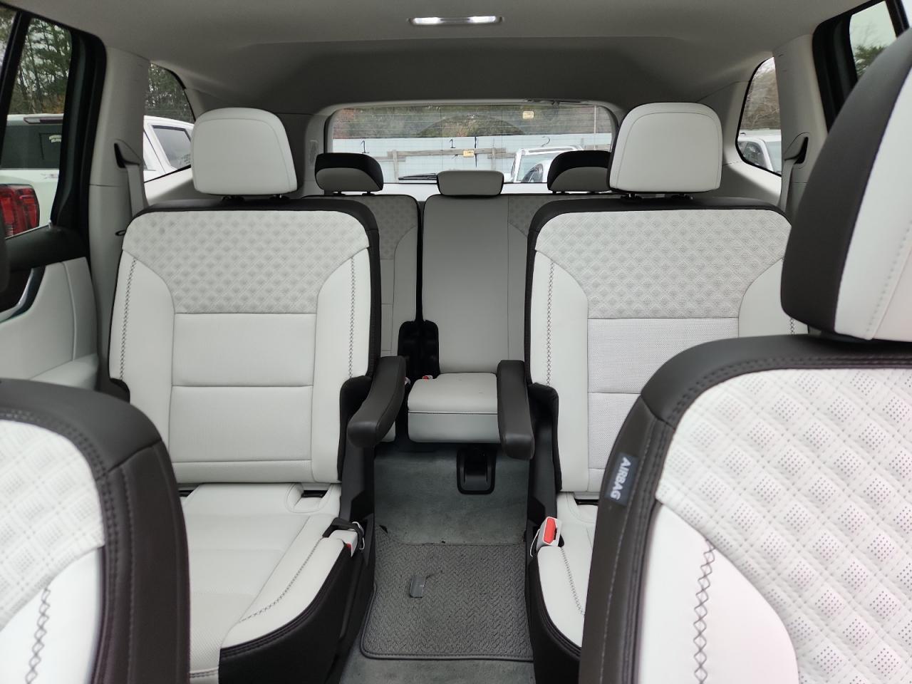 GMC Acadia Denali Image 3