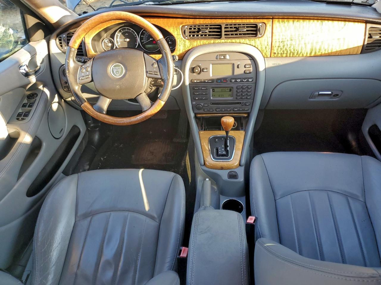 Jaguar X-Type 3.0 Image 11