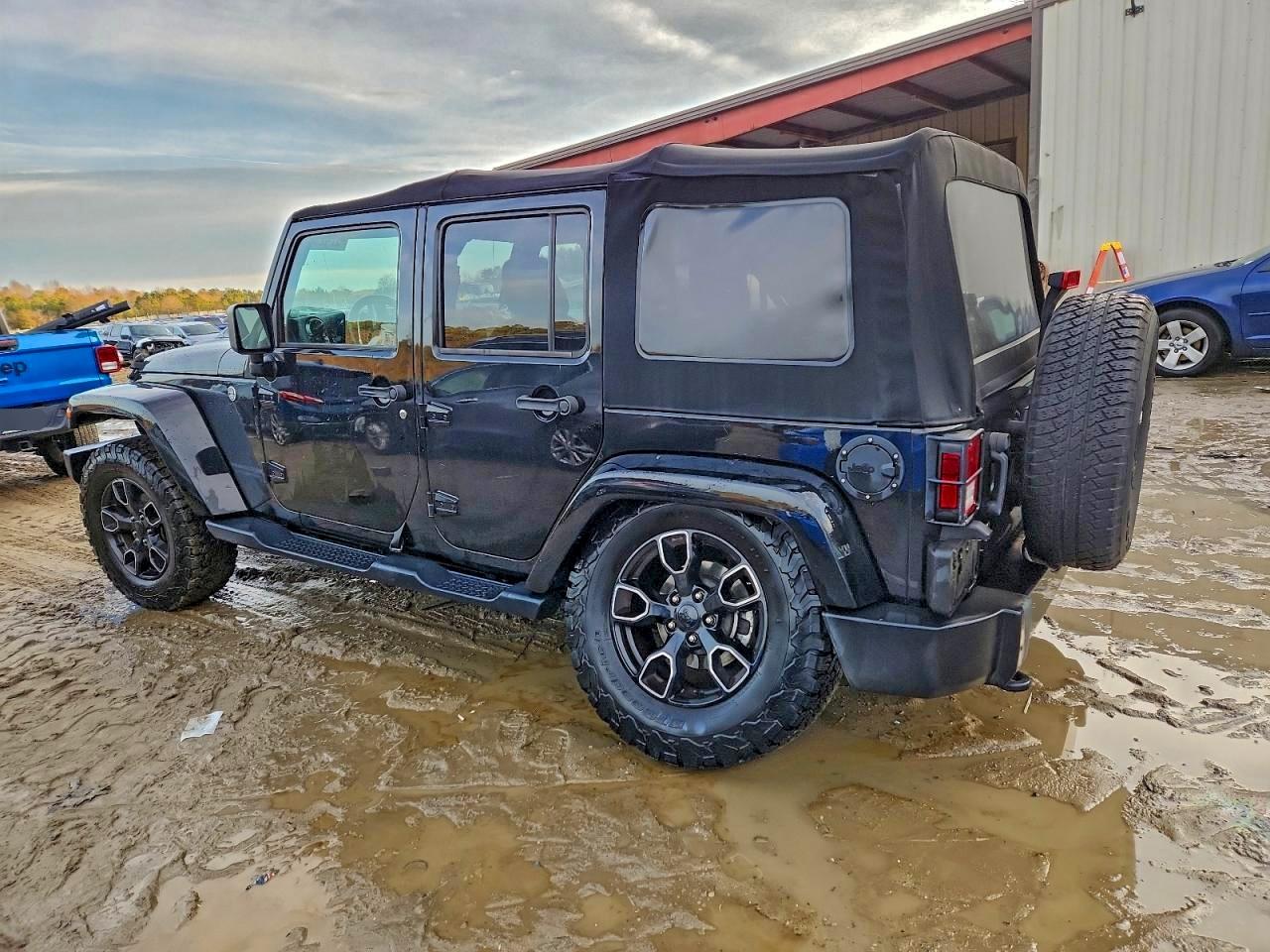 Jeep Wrangler Sahara Image 11