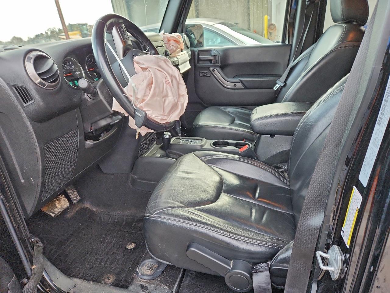 Jeep Wrangler Sahara Image 2