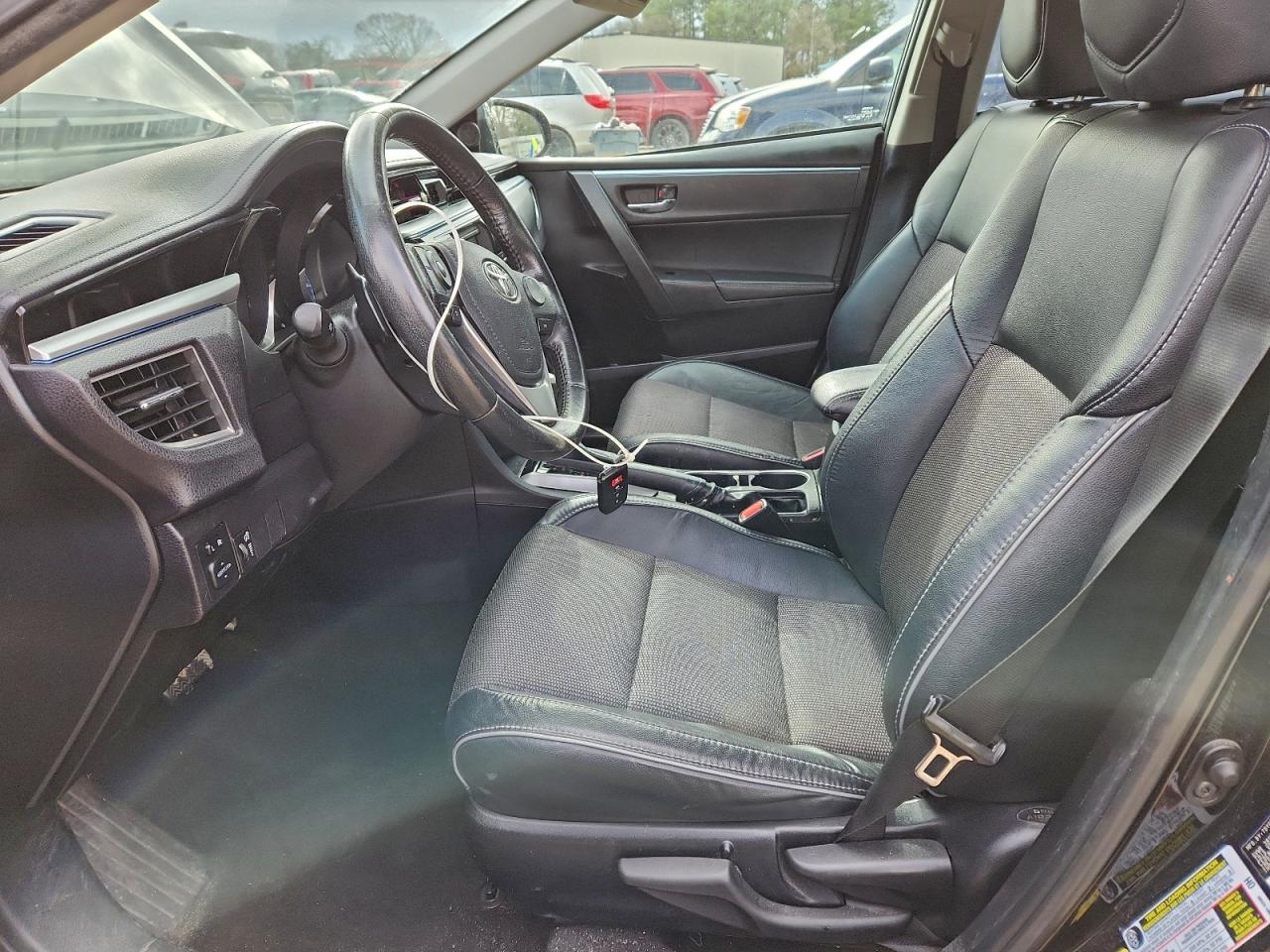 Toyota Corolla L Image 4