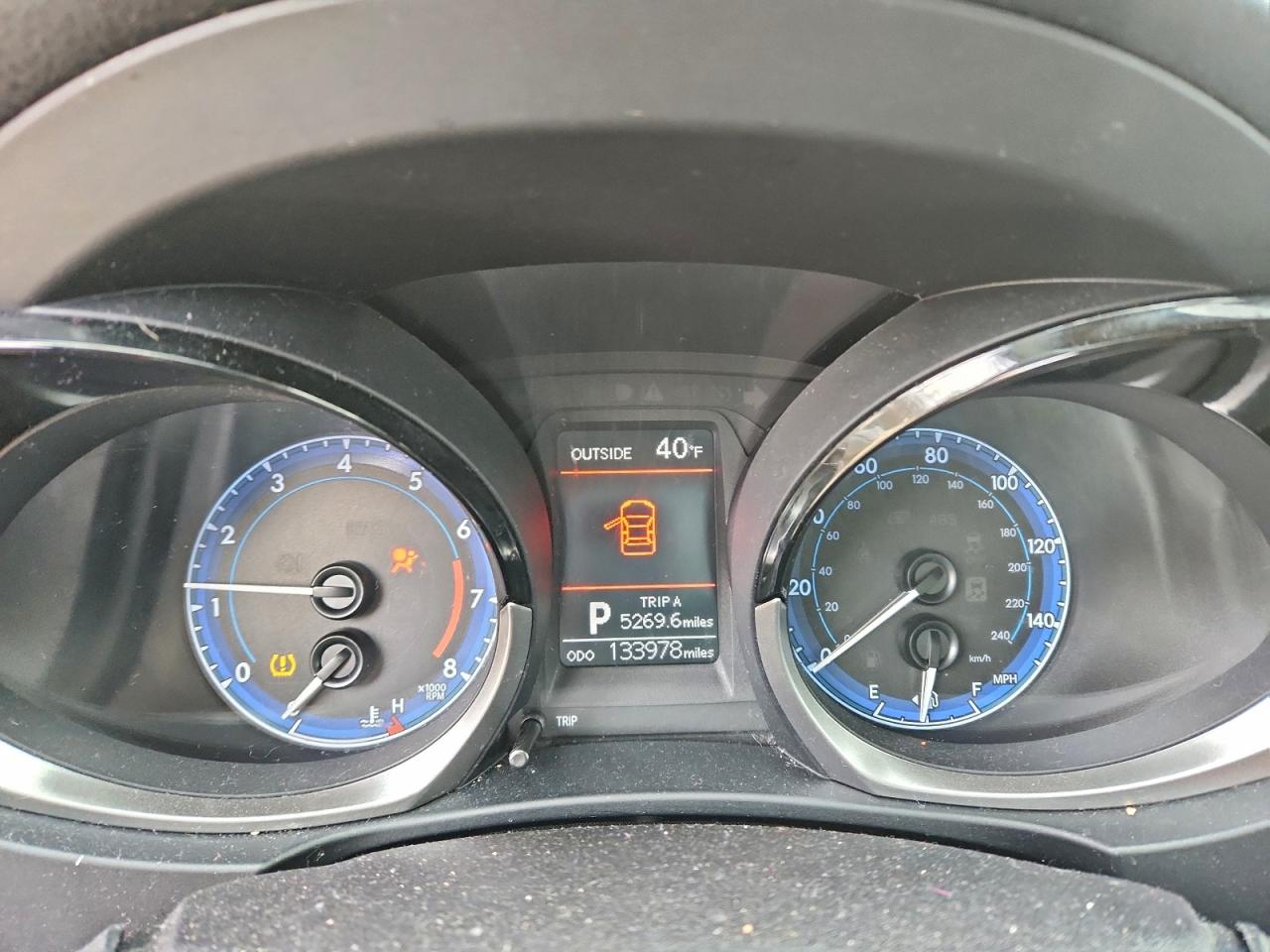 Toyota Corolla L Image 10