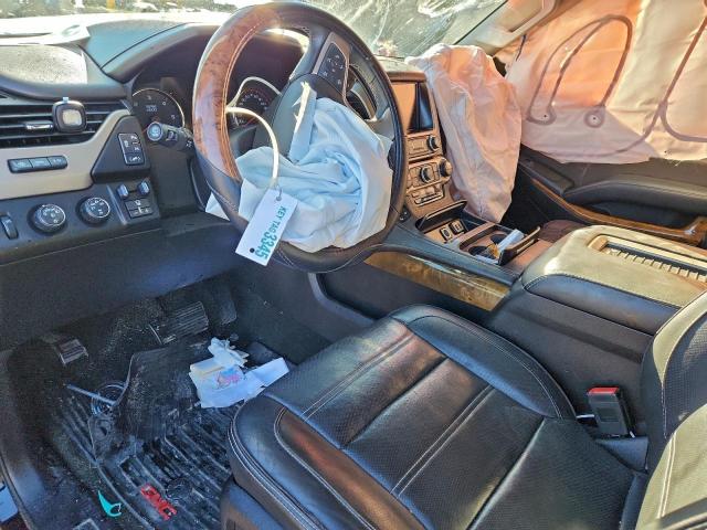 GMC Yukon Denali Image 12