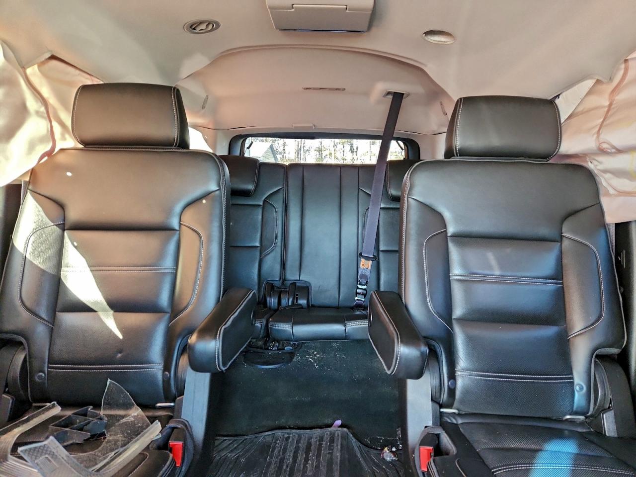 GMC Yukon Denali Image 6