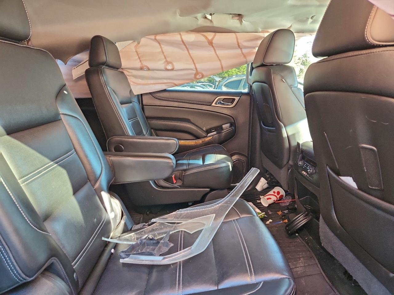 GMC Yukon Denali Image 9