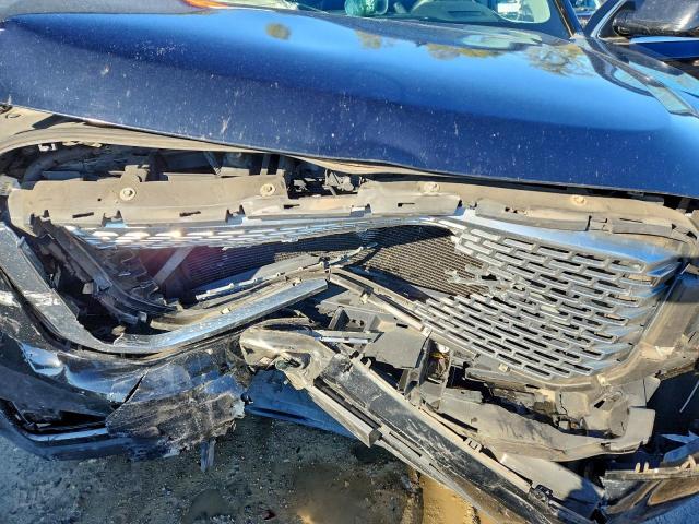 GMC Yukon Denali Image 8