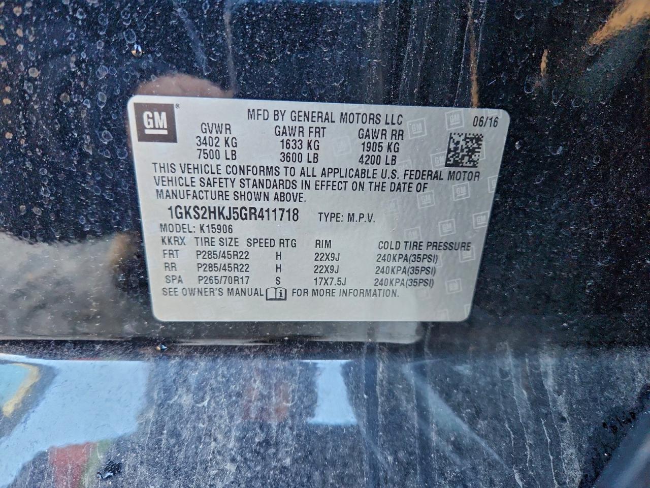 GMC Yukon Denali Image 10