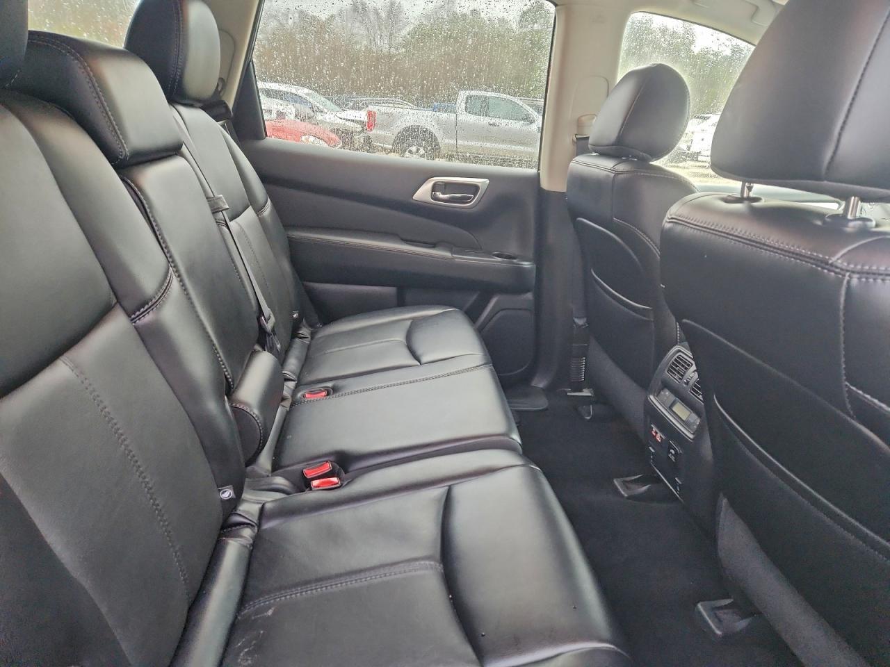 Nissan Pathfinder S Image 6