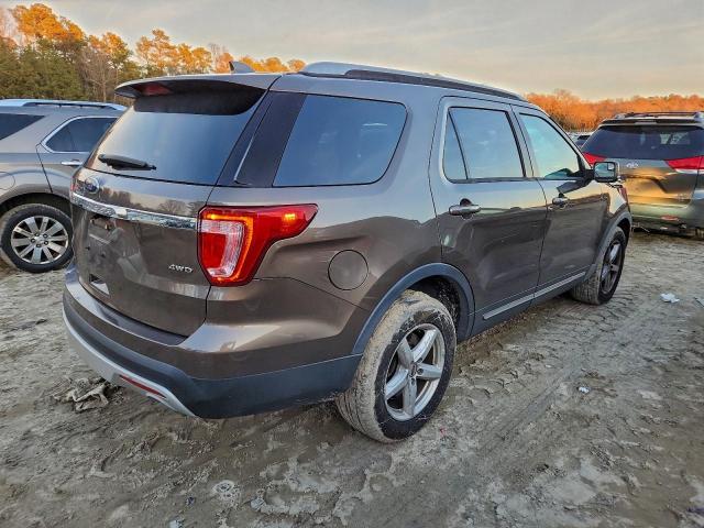Ford Explorer Xlt Image 3