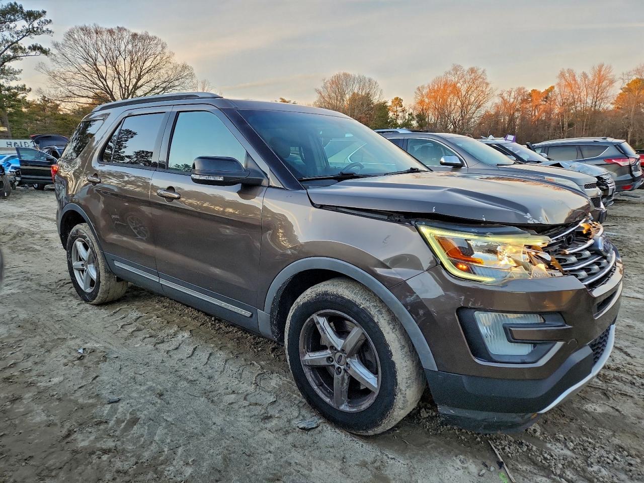 Ford Explorer Xlt Image 7