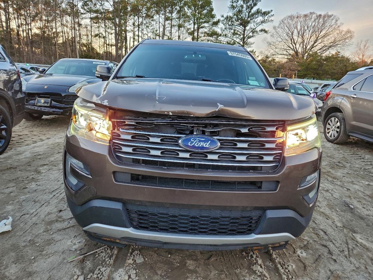 Ford Explorer Xlt Image 5