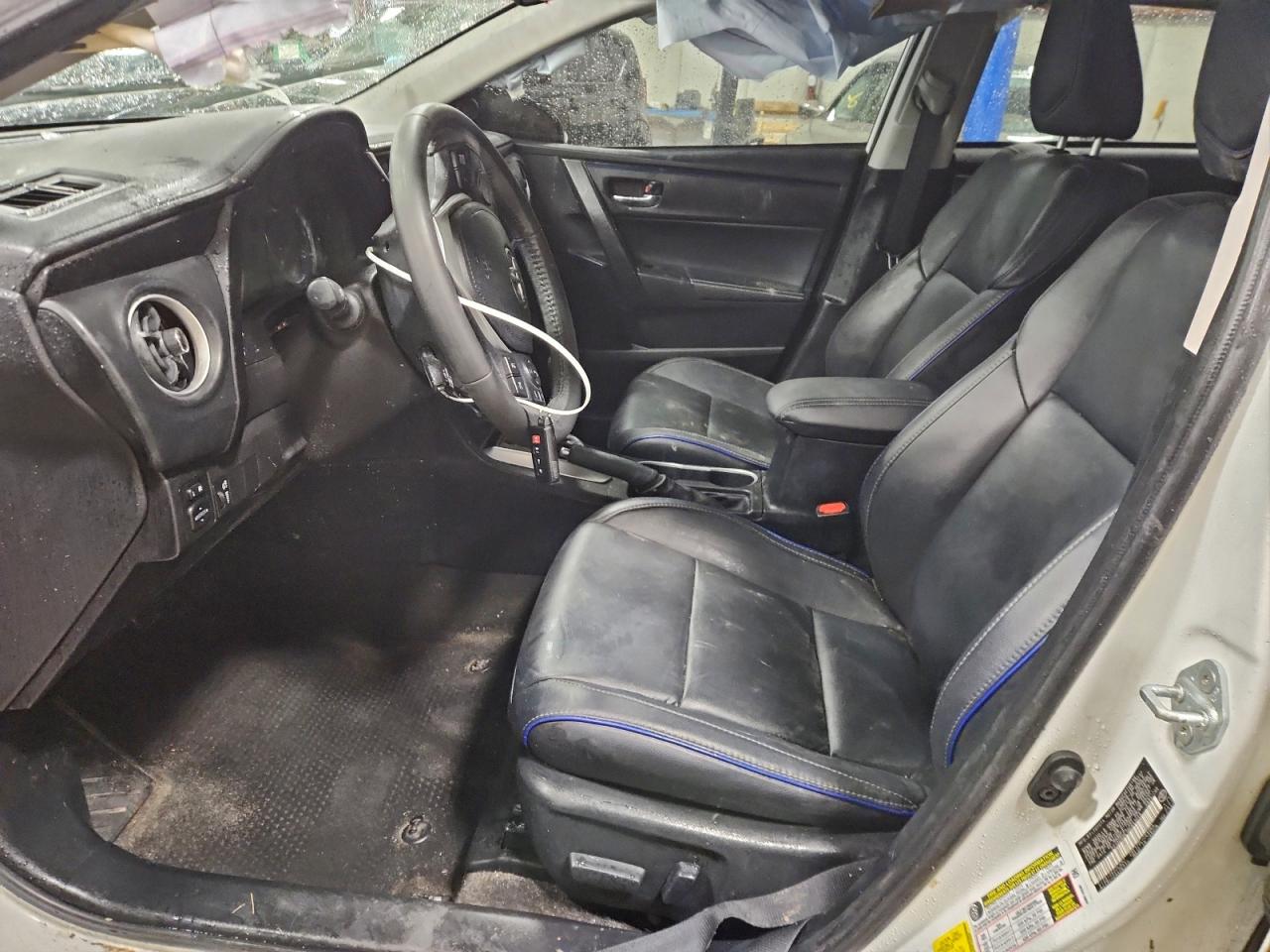 Toyota Corolla L Image 12