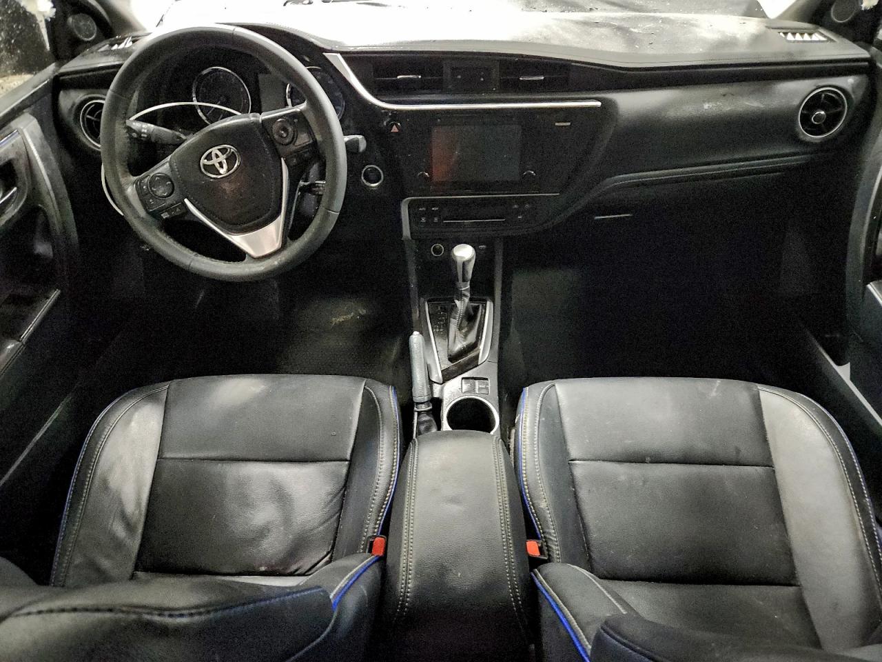 Toyota Corolla L Image 7