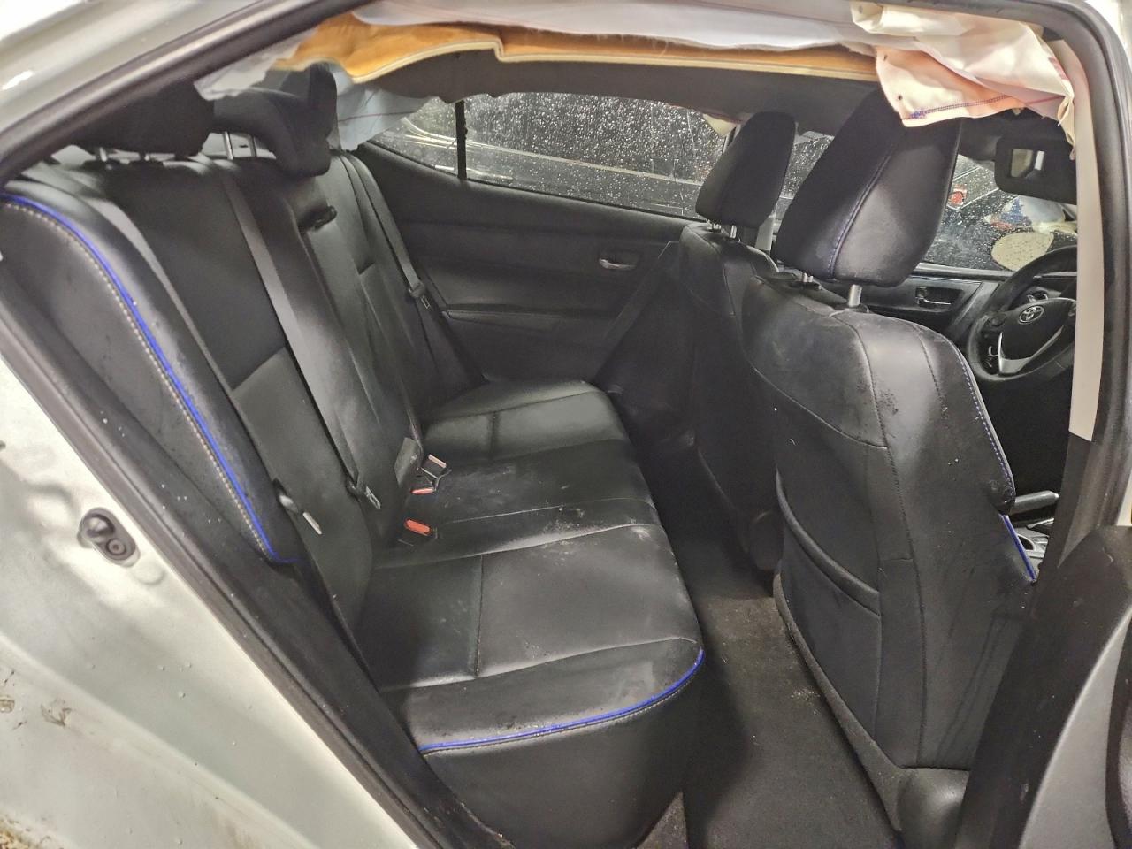 Toyota Corolla L Image 6