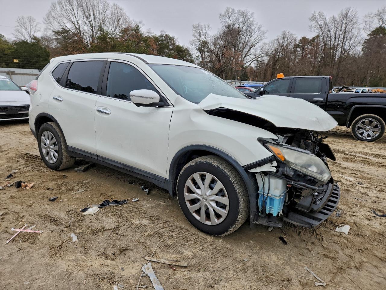 Nissan Rogue S Image 2