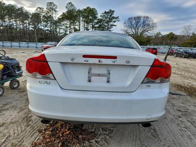 Volvo C70 T5 Image 9