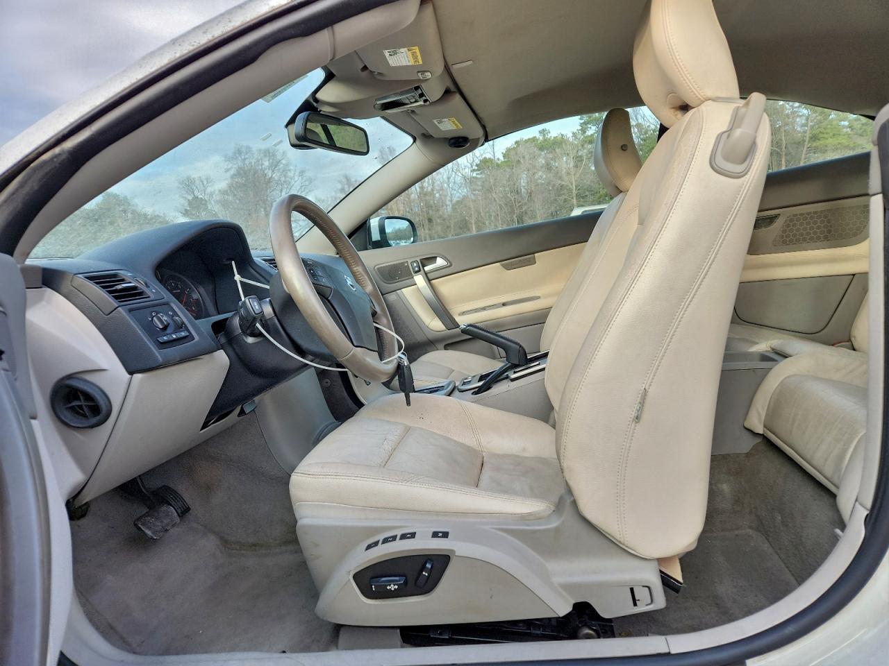 Volvo C70 T5 Image 8