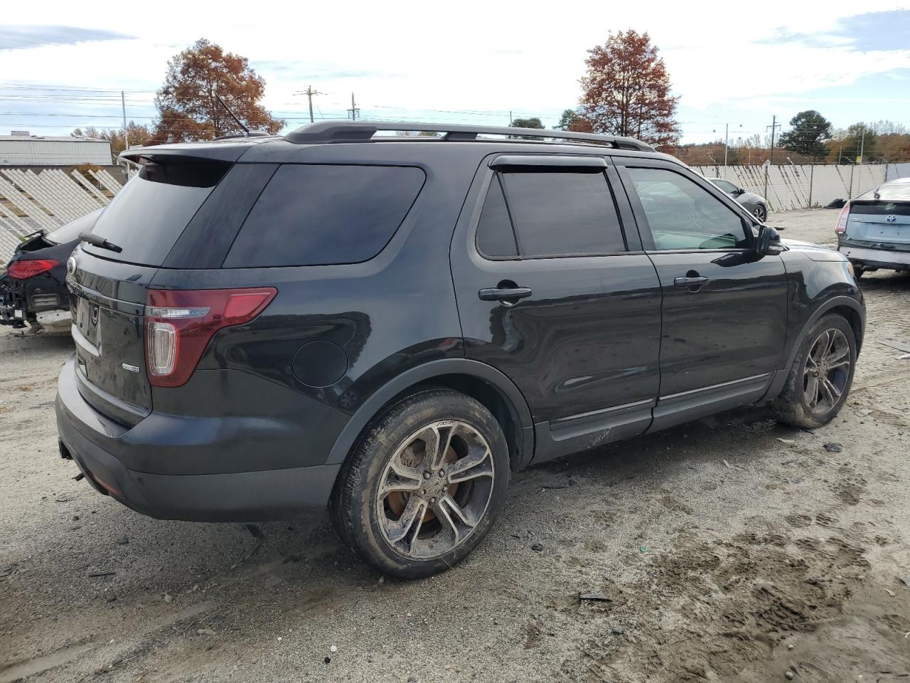 Ford Explorer Sport Image 3