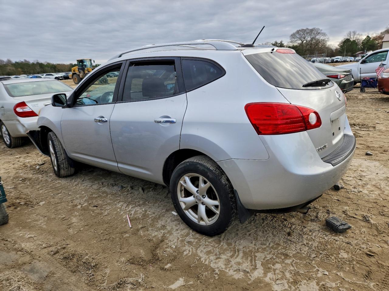 Nissan Rogue S Image 2