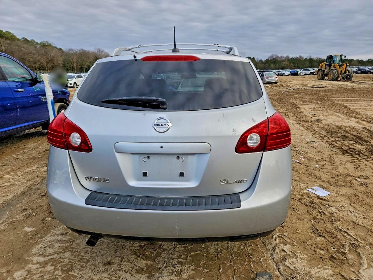 Nissan Rogue S Image 4