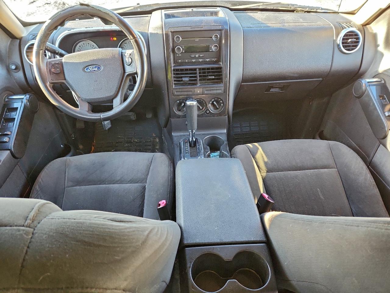 Ford Explorer Xlt Image 4