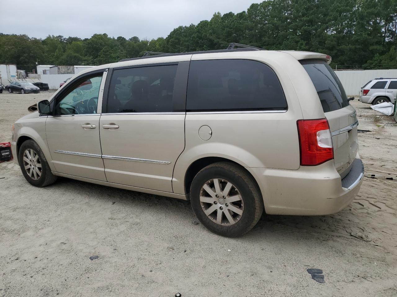 Chrysler Minivan Touring Image 9